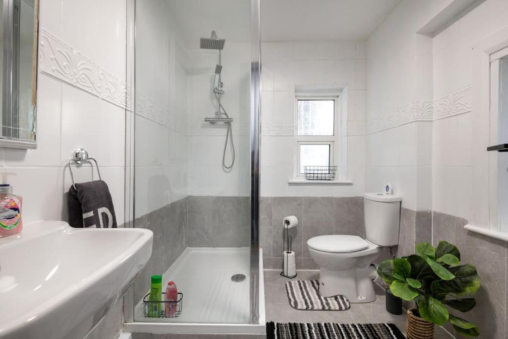 2A - Bright & Airy 2 Bed Flat - 20 Mins To Central Londres Exterior foto