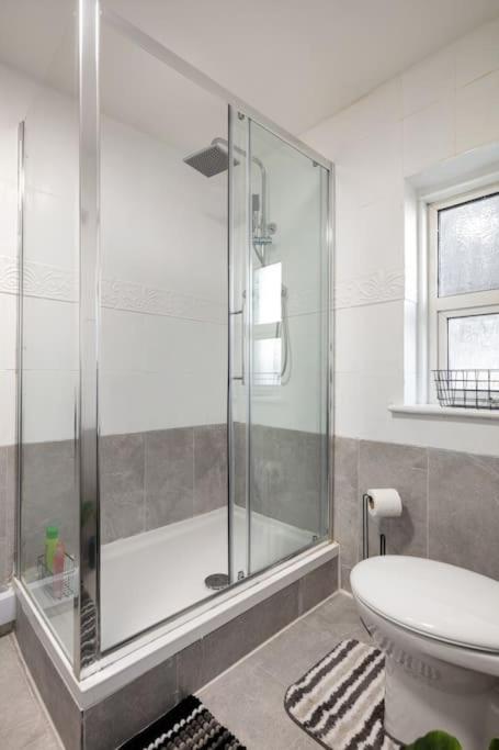 2A - Bright & Airy 2 Bed Flat - 20 Mins To Central Londres Exterior foto